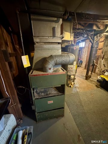 84 Middle Turnpike West, Manchester, CT 06040