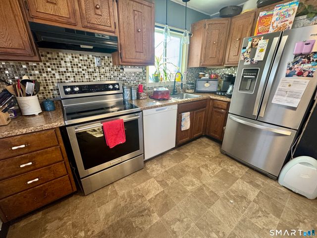 84 Middle Turnpike West, Manchester, CT 06040