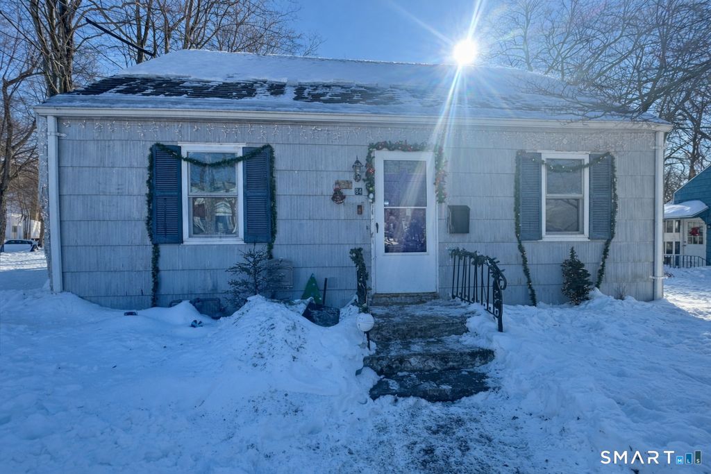 84 Middle Turnpike West, Manchester, CT 06040