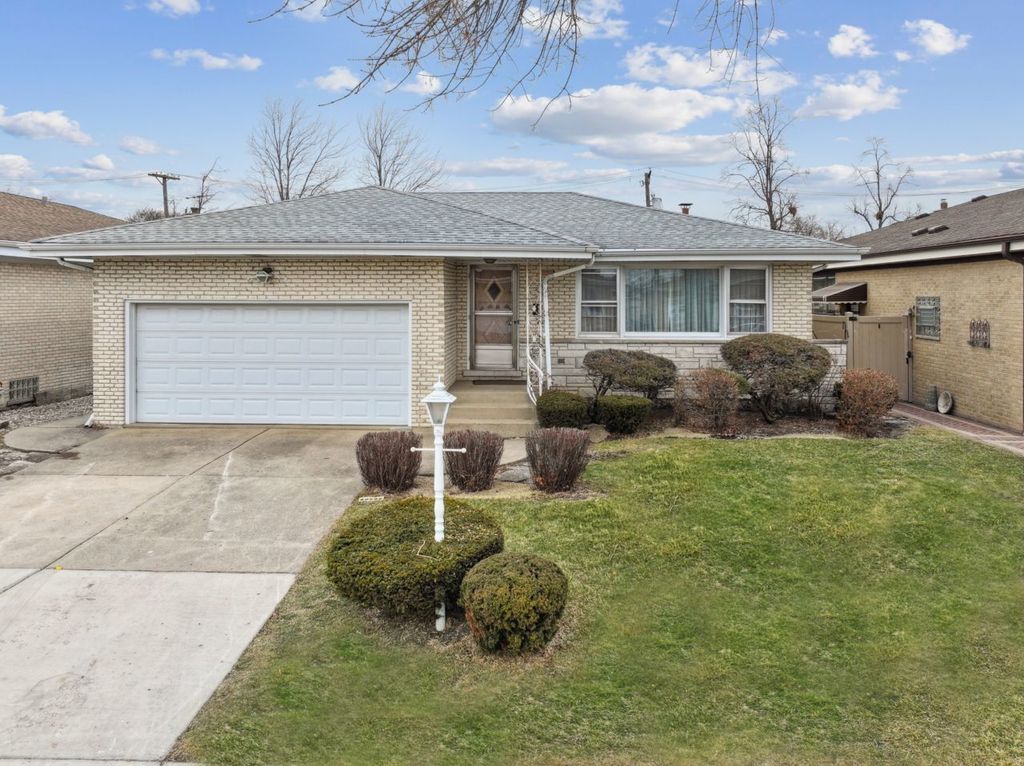 8300 W Balmoral Avenue, Chicago, IL 60656