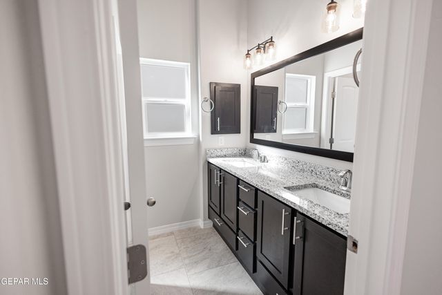 202 Olive Branch Trail, Santa Teresa, NM 88008