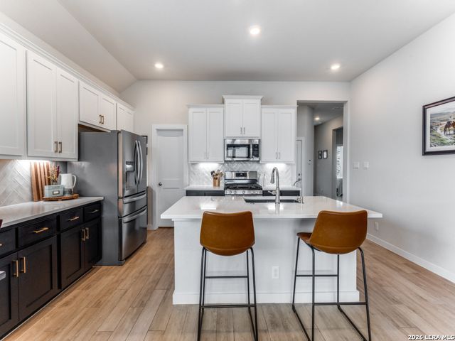 1052 SLIGHT ST, New Braunfels, TX 78130