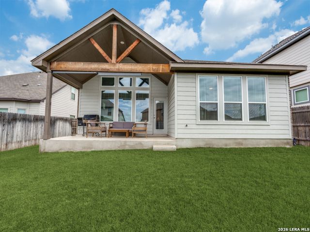 1052 SLIGHT ST, New Braunfels, TX 78130