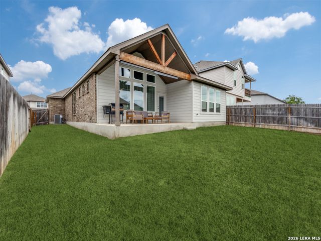 1052 SLIGHT ST, New Braunfels, TX 78130