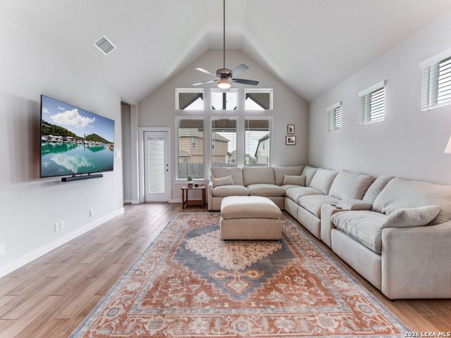 1052 SLIGHT ST, New Braunfels, TX 78130