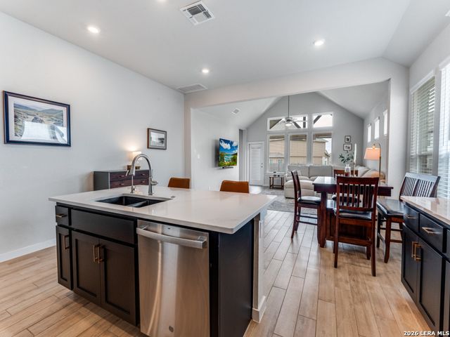 1052 SLIGHT ST, New Braunfels, TX 78130