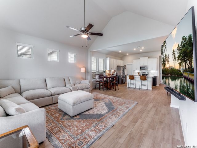 1052 SLIGHT ST, New Braunfels, TX 78130