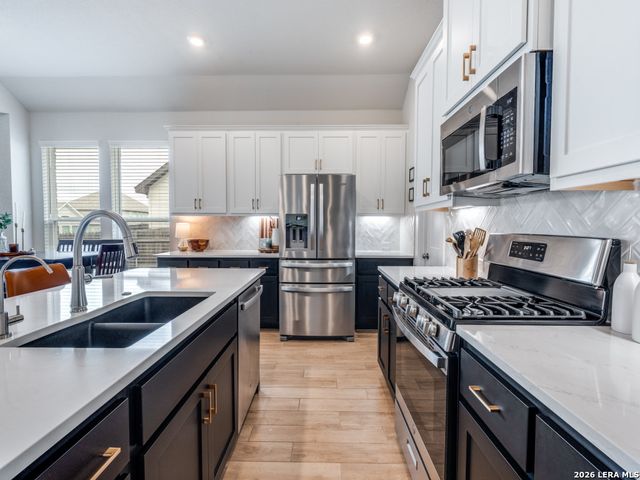 1052 SLIGHT ST, New Braunfels, TX 78130