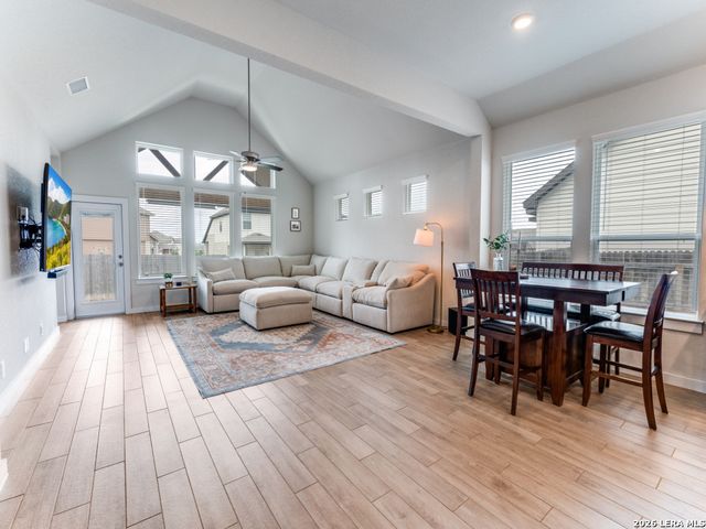 1052 SLIGHT ST, New Braunfels, TX 78130