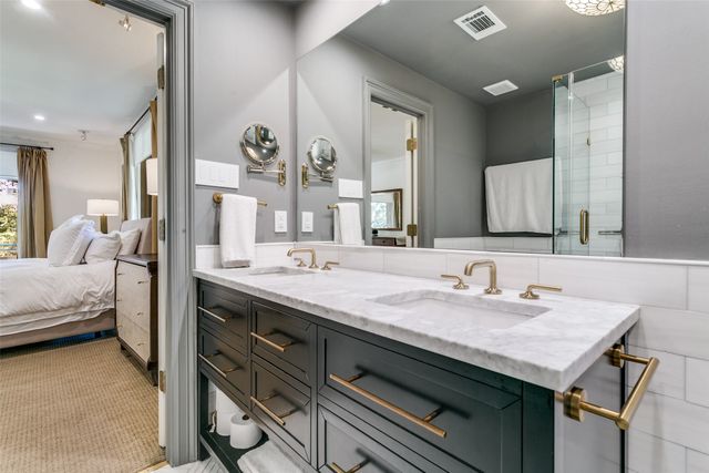 6332 Bandera Avenue D, Dallas, TX 75225