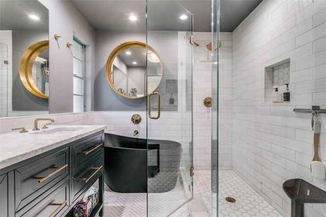 6332 Bandera Avenue D, Dallas, TX 75225