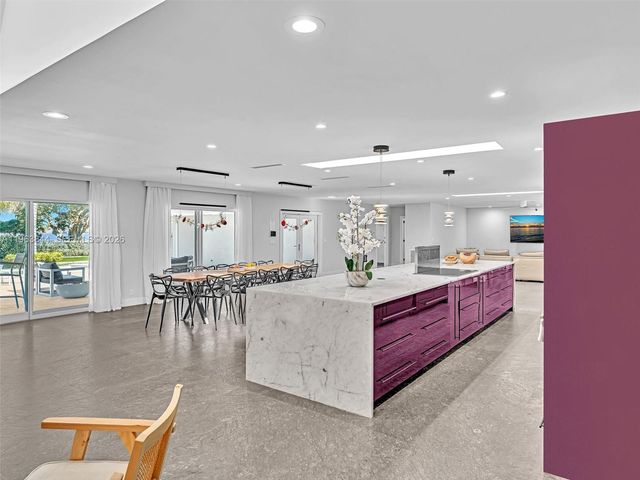 840 S Southlake Dr, Hollywood, FL 33019