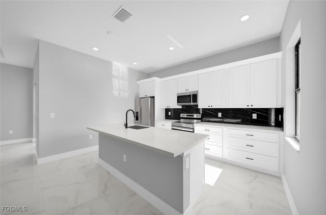 1225 NE 5th PL, Cape Coral, FL 33909