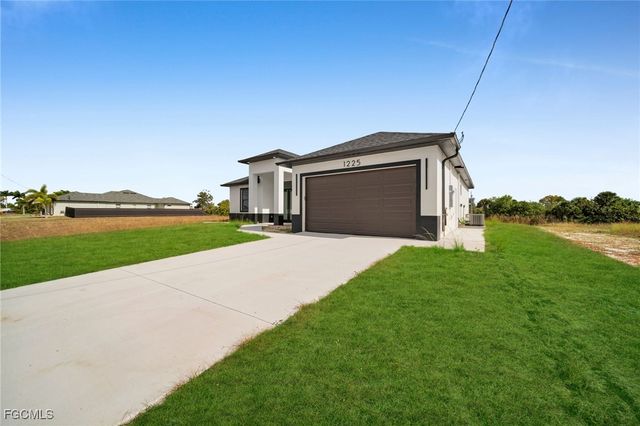 1225 NE 5th PL, Cape Coral, FL 33909