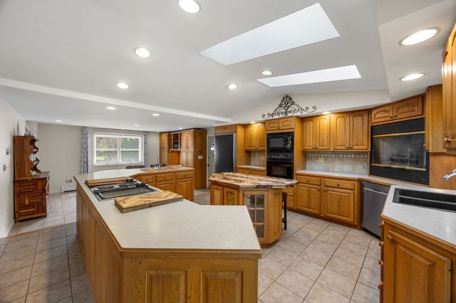 171 Gifford Rd, Westport, MA 02790