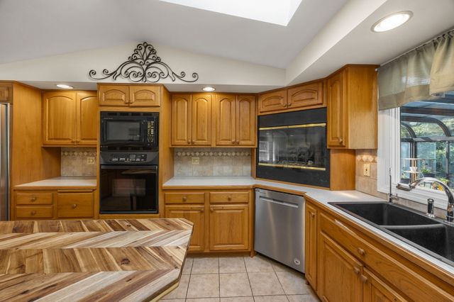 171 Gifford Rd, Westport, MA 02790