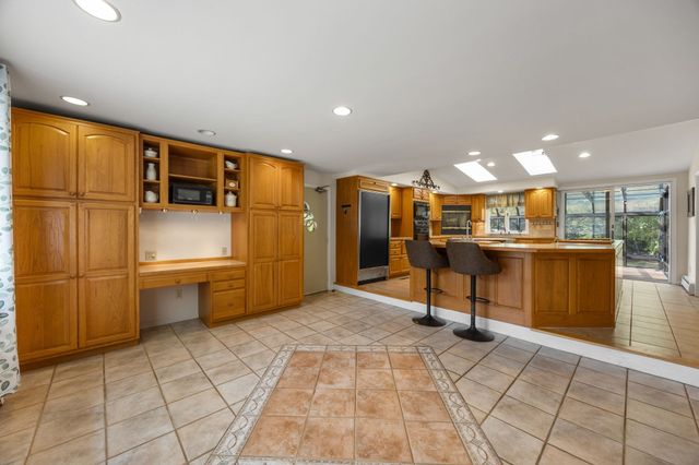 171 Gifford Rd, Westport, MA 02790