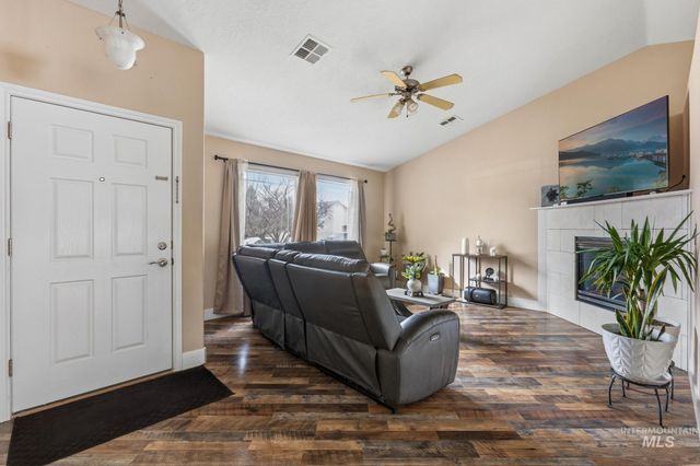 10922 Cocoon St, Nampa, ID 83687