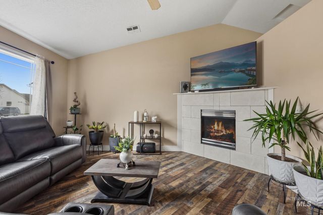 10922 Cocoon St, Nampa, ID 83687