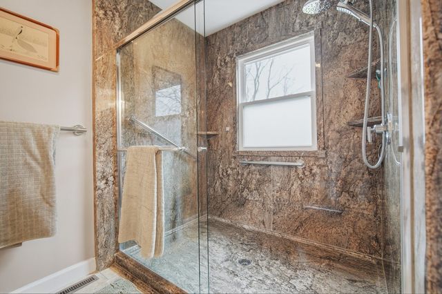 24 Bay Pointe Drive, Bloomington, IL 61704