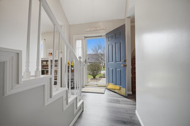 24 Bay Pointe Drive, Bloomington, IL 61704