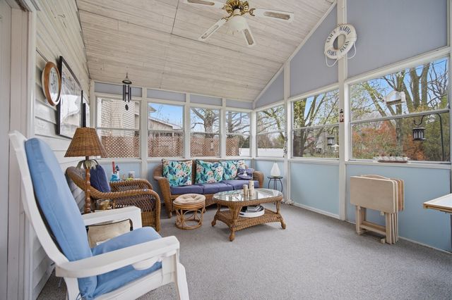 24 Bay Pointe Drive, Bloomington, IL 61704