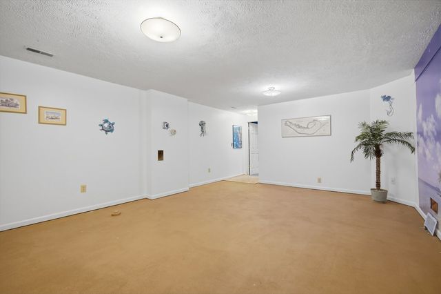 24 Bay Pointe Drive, Bloomington, IL 61704