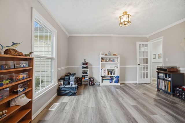 24 Bay Pointe Drive, Bloomington, IL 61704