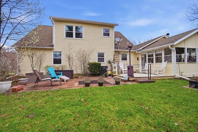 24 Bay Pointe Drive, Bloomington, IL 61704