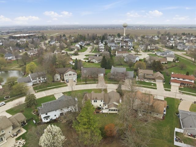 24 Bay Pointe Drive, Bloomington, IL 61704