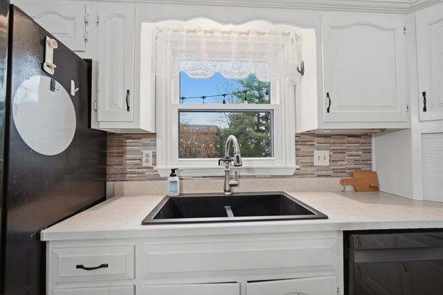 24 Bay Pointe Drive, Bloomington, IL 61704