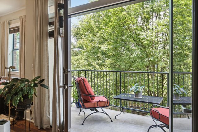 2201 8th Ave S Apt 101, Nashville, TN 37204