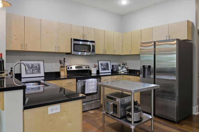 2201 8th Ave S Apt 101, Nashville, TN 37204