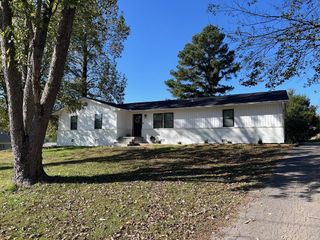 506 Lankford Rd, Paris, TN 38242