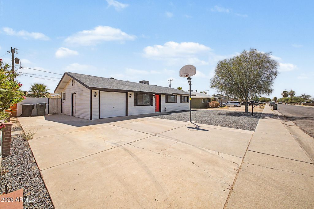 731 E MANOR Drive, Casa Grande, AZ 85122 — photo 2