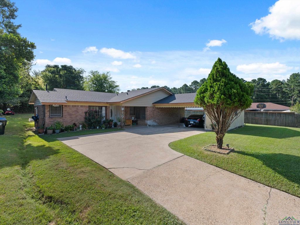 706 Diane Dr, Longview, TX 75602
