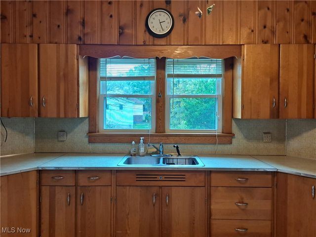 139 East Street, Lore City, OH 43755