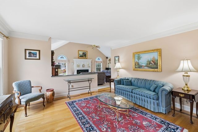 7 Farmside Dr, Pembroke, MA 02359