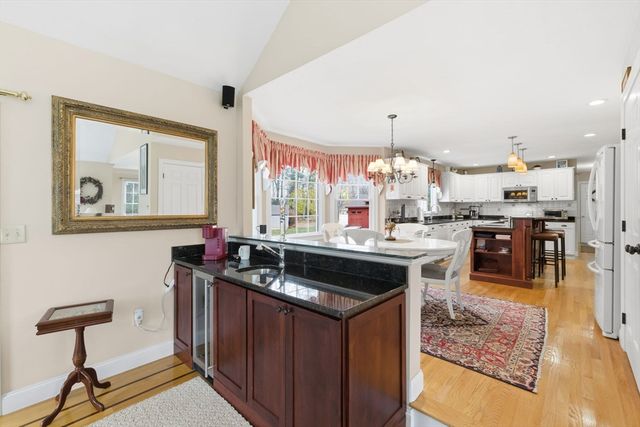 7 Farmside Dr, Pembroke, MA 02359