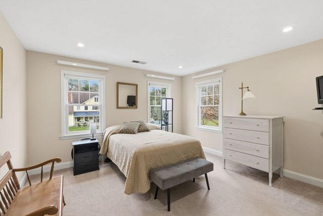 7 Farmside Dr, Pembroke, MA 02359