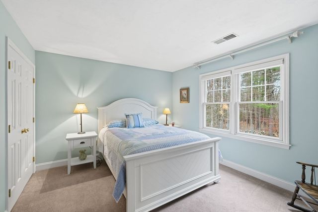 7 Farmside Dr, Pembroke, MA 02359