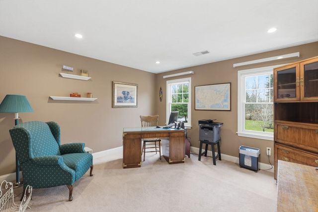 7 Farmside Dr, Pembroke, MA 02359