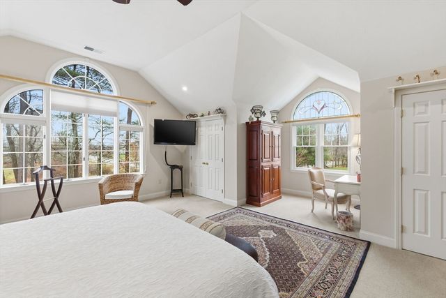 7 Farmside Dr, Pembroke, MA 02359