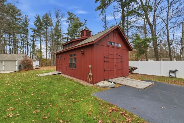 7 Farmside Dr, Pembroke, MA 02359