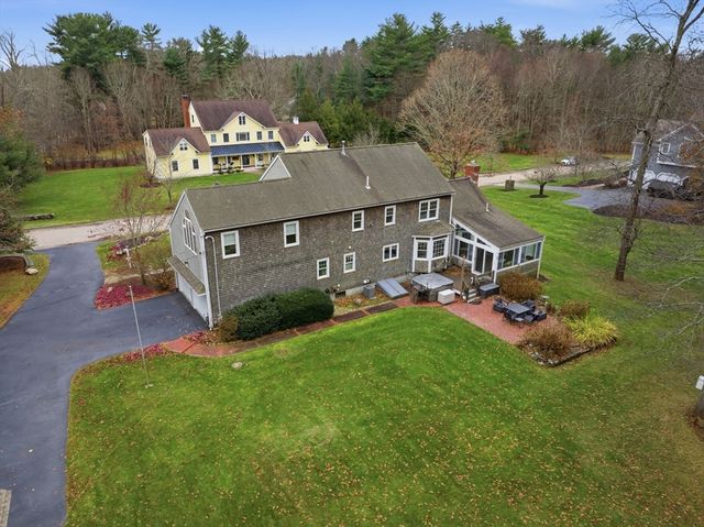 7 Farmside Dr, Pembroke, MA 02359