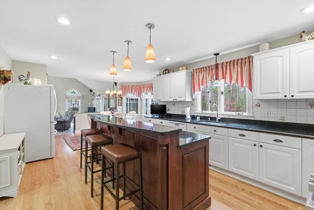 7 Farmside Dr, Pembroke, MA 02359