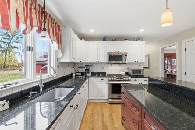 7 Farmside Dr, Pembroke, MA 02359