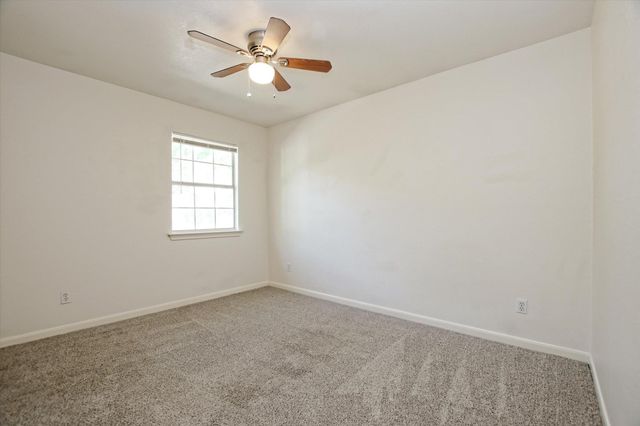 101 S Mockingbird CIR, Cedar Creek, TX 78612