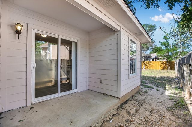 101 S Mockingbird CIR, Cedar Creek, TX 78612