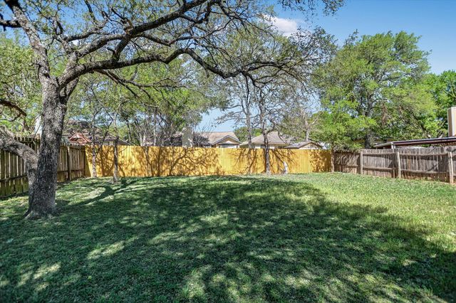 101 S Mockingbird CIR, Cedar Creek, TX 78612
